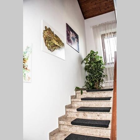 Apartment Pouringraz Fuer Kunst- Und Tennisliebhaber Exteriér fotografie